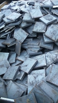 Стальной лист, нарезанный до размеров 5 мм.