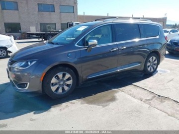 Chrysler Pacifica II 2017 Chrysler Pacifica Hybrid Platinum 2017 3.6l 3.6 Hybryda 260KM, zdjęcie 1