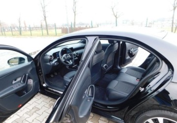 Mercedes Klasa A W177/V177 Hatchback 1.5 180d 116KM 2020 Mercedes-Benz Klasa A 180CDI z Gwarancja Model 2021 1.5 Diesel 116KM, zdjęcie 2