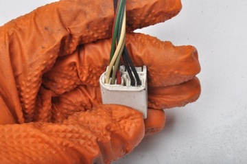 TOYOTA AVENSIS II T25 ZRCÁTKO LEVÉ 7 PIN EVROPA