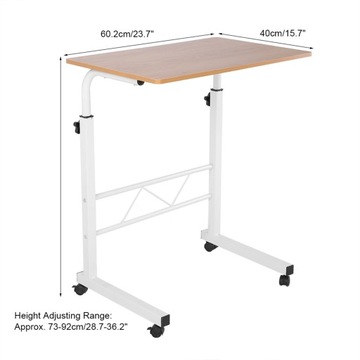 Компьютерный стол с регулируемой высотой, стоящий на столе, с передвижным диваном рядом с кроватью.