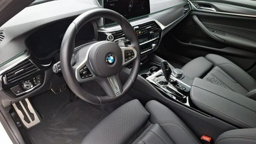 BMW Seria 5 G30-G31 Touring Facelifting 2.0 520d 190KM 2023 BMW 520 xDrive mHEV M Sport sport, zdjęcie 8