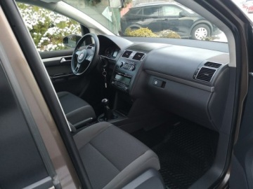 Volkswagen Touran II 1.6 TDI 105KM 2011 Volkswagen Touran 1.6 TDI 105KM Klimatronic, zdjęcie 19