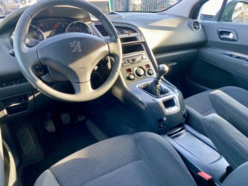 Peugeot 5008 I Minivan 2.0 HDi FAP 150KM 2013 Peugeot 5008 7- Osobowy 2.0 Diesel 150KM, zdjęcie 9