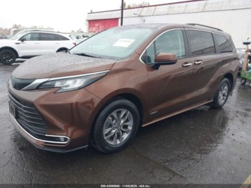 Toyota Sienna III 2021 Toyota Sienna XLE 2021 2.5l 2.5 Hybryda 189KM, zdjęcie 1