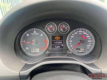 Audi A3 8P Hatchback 3d 2.0 TDI CR 140KM 2011 Audi A3 Sportback 2.0tdi s-Line bi xenon pol skory ledy czarny sufit full, zdjęcie 31