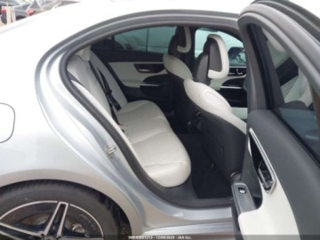 Mercedes Klasa C W206 2024 Mercedes-Benz Klasa C 2024 r.,2,0L 300 2.0 Benzyna 255KM, zdjęcie 10