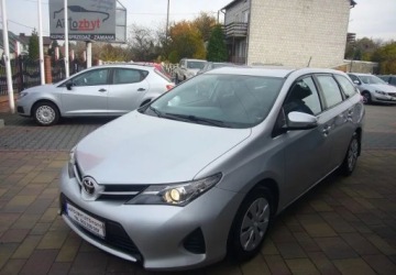 Toyota Auris II Touring Sports D-4D 90 90KM 2013 Toyota Auris Toyota Auris 1.4 D-4D Active 1.4 Diesel 90KM, zdjęcie 2