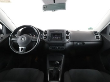 Volkswagen Tiguan I SUV Facelifting 1.4 TSI BlueMotion Technology 125KM 2015 Volkswagen Tiguan klima auto czujniki parkowania, zdjęcie 14