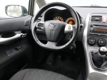 Toyota Auris II Hatchback 5d Dual VVT-i 100 99KM 2013 Toyota Auris 1.3 Dual VVT-i, Salon Polska, Klima, zdjęcie 6