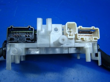 SPÍNAČ SVĚTEL STĚRAČE SUBARU TRIBECA 06R