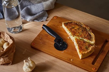 FISKARS Нож для пиццы с насечкой 1019533