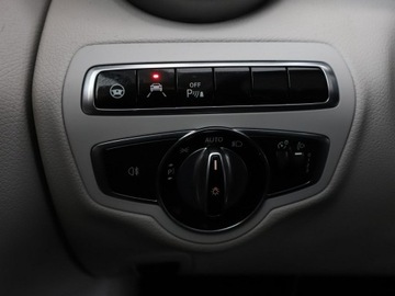 Mercedes Klasa C W205 Limuzyna 180 156KM 2014 Mercedes C 180 automat półskóra jane wnętrze, zdjęcie 33