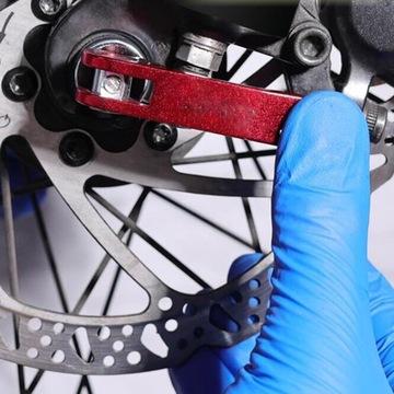 Быстрый выпуск красного велосипеда