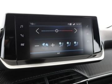 Peugeot 208 II Hatchback 1.2 PureTech 102KM 2019 Peugeot 208 navi klimatyzacja czujniki parkowania, zdjęcie 26