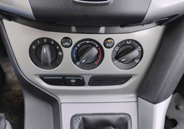 Ford Focus III Kombi 1.6 Duratorq TDCi DPF 115KM 2012 Ford Focus 122012r, SALON POLSKA. Lekko przetarty prawy bok. Jezdzi 1.6, zdjęcie 14