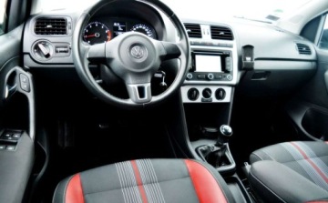 Volkswagen Polo V Hatchback 5d 1.2 70KM 2012 Volkswagen Polo Nawigacja, Czujniki parkowania, Podgrzewane fotele 1.2 70KM, zdjęcie 4