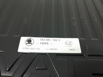 SKODA OCTAVIA IV HB DYWANIKI MATA BAGAŻNIKA 5E4061500A