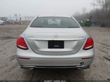 Mercedes Klasa E W213 2019 Mercedes-Benz Klasa E MERCEDES-BENZ E 300 4MATIC 2.0 Benzyna 241KM, zdjęcie 3