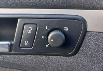 Volkswagen Touran I 1.6 102KM 2009 Volkswagen Touran 1,6 MPI 102kM Klimatronik,Tempomat,7 miejsc 1.6 Benzyna, zdjęcie 14