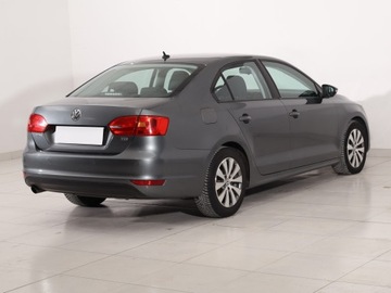 Volkswagen Jetta VI Sedan 1.6 TDI CR DPF 105KM 2011 VW Jetta 1.6 TDI, Klima, Klimatronic, Parktronic, zdjęcie 4