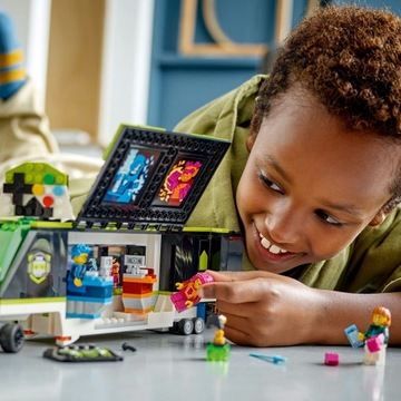 LEGO City 60388 Ciężarówka na turniej gier Prezent