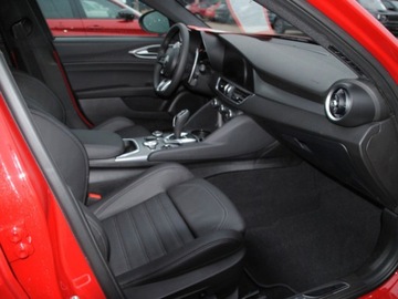 Alfa Romeo Giulia II Sedan Facelifting 2023 2.0 GME Turbo 280KM 2025 ALFA ROMEO Giulia Turbo Veloce Q4 Sedan 2.0 (280KM) 2025, zdjęcie 12