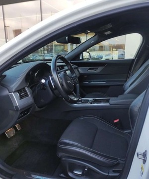 Jaguar XF II Sedan 2.0 i4P 250KM 2019 Jaguar XF JAGUAR XF 2.0P i4 250KM RWD AUTO R-Sport MY20 FV 23 2.0 Benzyna, zdjęcie 1