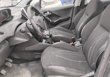 Peugeot 208 I 2014 Peugeot 208 2014r, 1.6 HDi. Uszkodzony lewy przod. Jezdzi 1.6 Diesel 90KM, zdjęcie 6