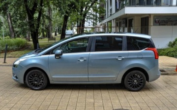 Peugeot 5008 I Minivan 1.6 THP 156KM 2009 Peugeot 5008 Bezwypadkowy Panorama 1.6 Benzyna 156KM, zdjęcie 4