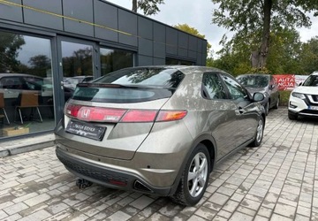 Honda Civic VIII Hatchback 3d 2.2 i-CTDi 140KM 2006 Honda Civic Honda Civic 2.2i-CTDi Executive 2.2 Diesel 140KM, zdjęcie 5