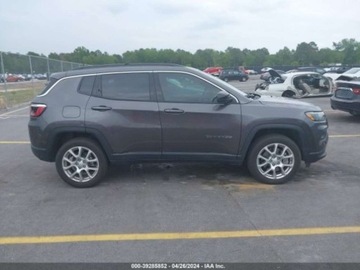 Jeep Compass II 2023 Jeep Compass Latitude lux, 2023r., 4x4, 2.0L 2.0 Benzyna 200KM, zdjęcie 6