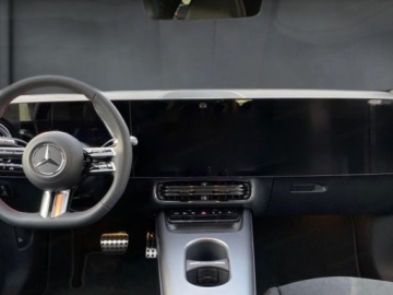 Mercedes CLA C118/X118 2025 MERCEDES-BENZ CLA 180 AMG Line Sedan 1.5 (136KM) 2025, zdjęcie 5