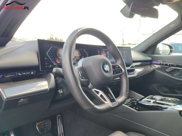 BMW Seria 5 G90-91 2023 BMW Seria 5 M PAKIET PRO GWARANCJA Kamery 360 Zarejestrowany Mozliwa zamia, zdjęcie 4