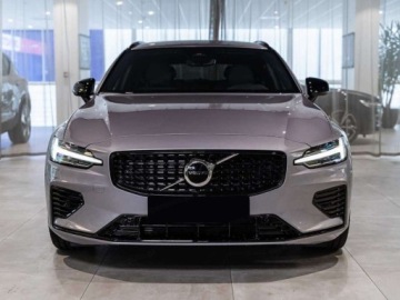 Volvo V60 II  2025 VOLVO V60 T6 AWD Plug-In Hybrid Plus Dark Combi 2.0 (398KM) 2025, zdjęcie 1
