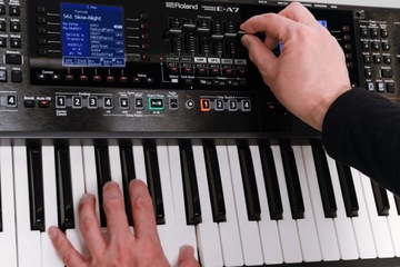 ROLAND E-A7 Профессиональный клавишный аранжировщик-сэмплер
