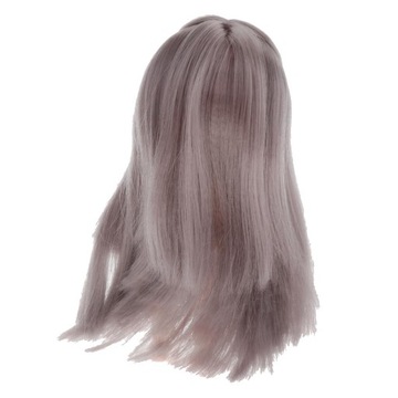 Очаровательная девушка с шаровидным суставом диаметром 16 см, седыми прямыми волосами.