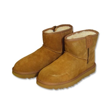 Botki zimowe UGG Classic Mini Bailey Zip 1151230-CHE