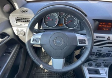 Opel Astra J Hatchback 5d 1.6 Twinport ECOTEC 115KM 2009 Opel Astra Opel Astra 1.6 Benzyna 115KM, zdjęcie 28