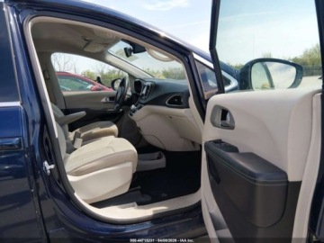 Chrysler Pacifica II 2018 Chrysler Pacifica Hybrid Touring Plus 2018 3.6 Hybryda 260KM, zdjęcie 9