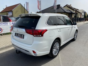 Mitsubishi Outlander III SUV PHEV Facelifting 2020 2.4 PHEV 224KM 2021 Mitsubishi Outlander HYBRYDA PHEV AUTOMAT NAWIGACJA LEDY KAMERA SKORY 4X4, zdjęcie 3