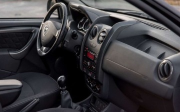 Dacia Duster I SUV Facelifting 1.2 TCe 125KM 2015 Dacia Duster Dacia Duster 1.2 Benzyna 125KM, zdjęcie 15