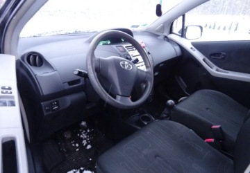 Toyota Yaris II Hatchback 5d 1.0 VVT-i 69KM 2009 Toyota Yaris 1.0b,klima,5drzwi,zarejestrow Benzyna 70KM, zdjęcie 5