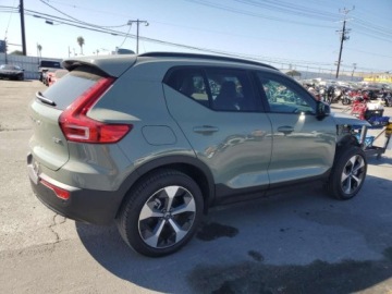 Volvo XC40 Crossover Facelifting 2.0 B5 250KM 2025 Volvo XC 40 Plus 2025 2.0 Benzyna 250KM, zdjęcie 3