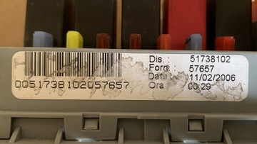 SKŘÍŇKA BEZPIECZNIKOW. FIAT CROMA II. 51738102