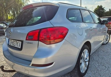 Opel Astra J Sports Tourer 1.4 Turbo ECOTEC 140KM 2012 Opel Astra Cosmo Grzane fotele140KM 1.4 Benzyna 140KM, zdjęcie 1