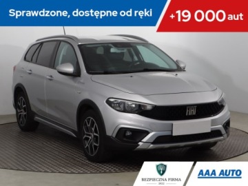 Fiat Tipo II Hatchback Facelifting 1.6 MultiJet 130KM 2022 Fiat Tipo 1.6 MultiJet, Salon Polska