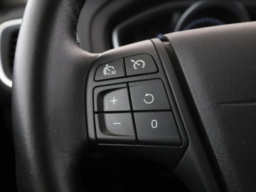 Volvo V40 II Hatchback 2.0 T2 DRIVE-E 122KM 2016 Volvo V40 niski przebieg navi grzane fotele PDC, zdjęcie 28