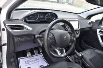 Peugeot 2008 I SUV Facelifting 1.2 PureTech 110KM 2018 Peugeot 2008 NaviKamera SkoraAlcantara Ambiente Led Panorama Klimatronic, zdjęcie 8