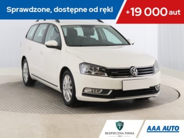 Volkswagen Passat B7 Variant 1.6 TDI CR DPF BlueMotion 105KM 2012 VW Passat 1.6 TDI, VAT 23%, Klima, Parktronic,ALU